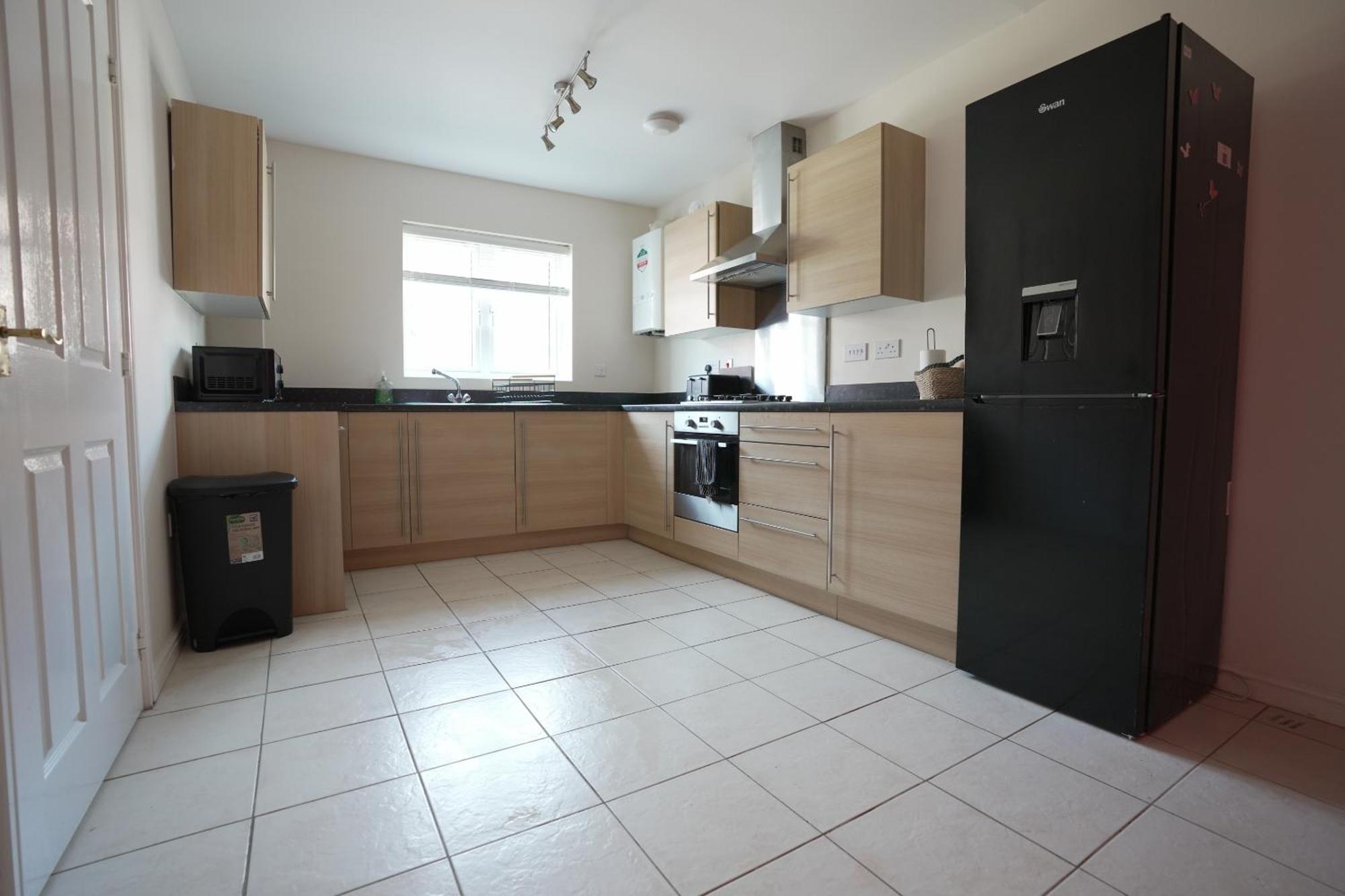 Spacious 4 Bedroom, Perfect For Contractors, Families, Private Parking Royal Wootton Bassett Extérieur photo