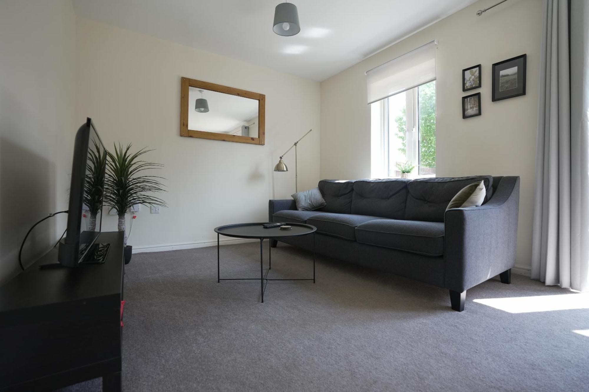 Spacious 4 Bedroom, Perfect For Contractors, Families, Private Parking Royal Wootton Bassett Extérieur photo